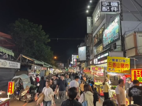  Exploring the Yilan Night Market and Experiencing Local Guesthouses.